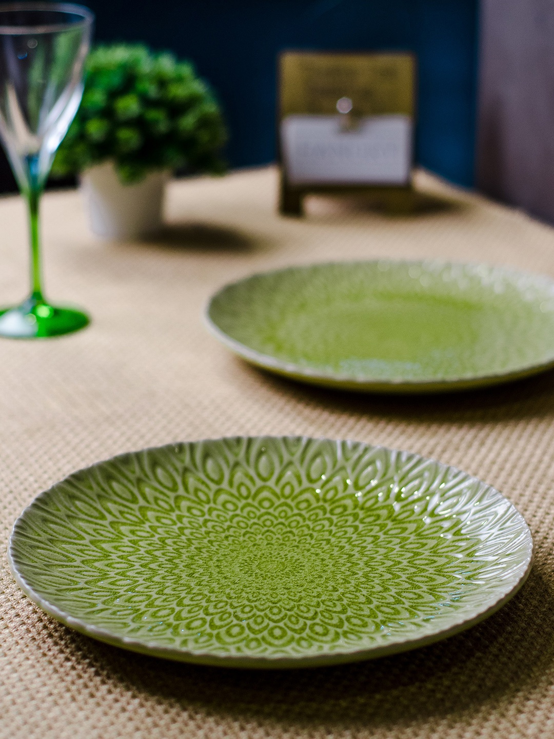 

GOODHOMES Set Of 2 Lime Green Emboss Printed Stoneware Dinner Plates
