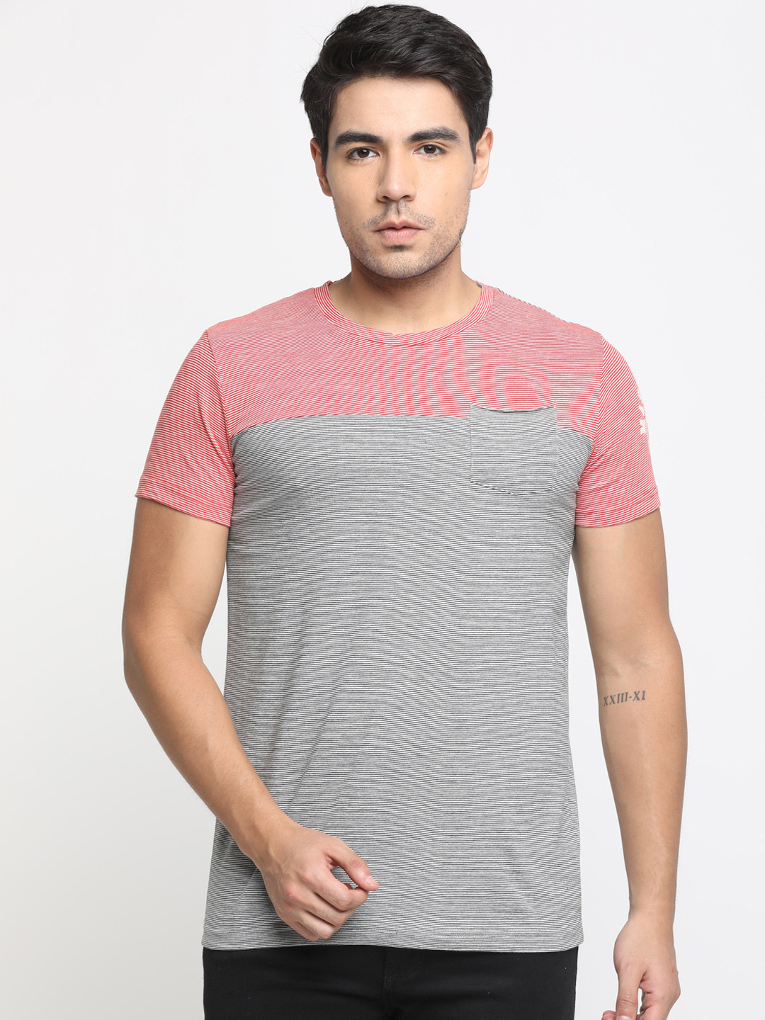

Masculino Latino Men Grey Colourblocked Round Neck T-shirt