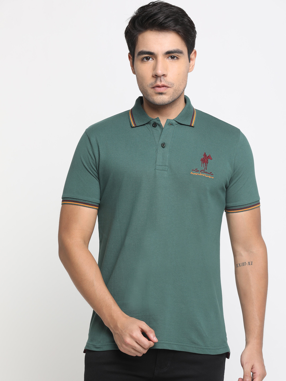 

Masculino Latino Men Green Solid Polo Collar T-shirt