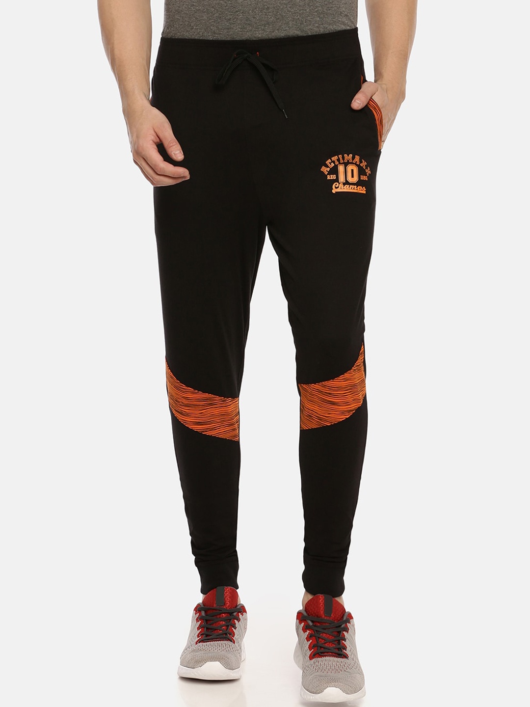 

ACTIMAXX Men Black Solid Slim-Fit Joggers