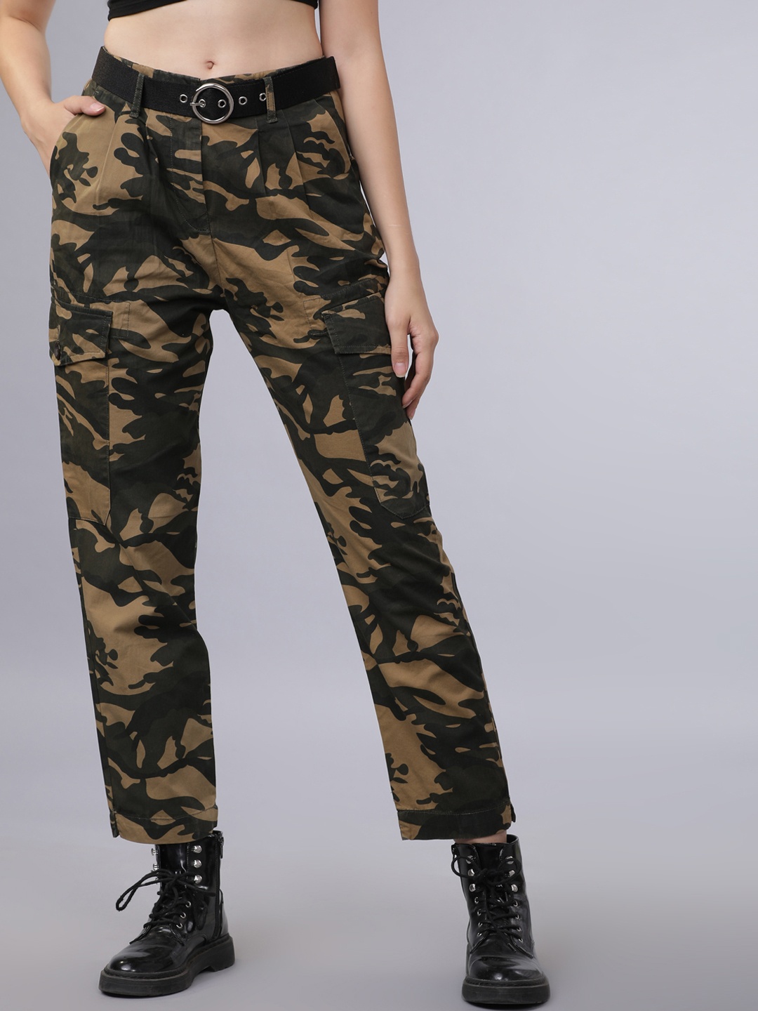 

Tokyo Talkies Women Olive Green & Beige Straight Fit Camo Printed Cargos