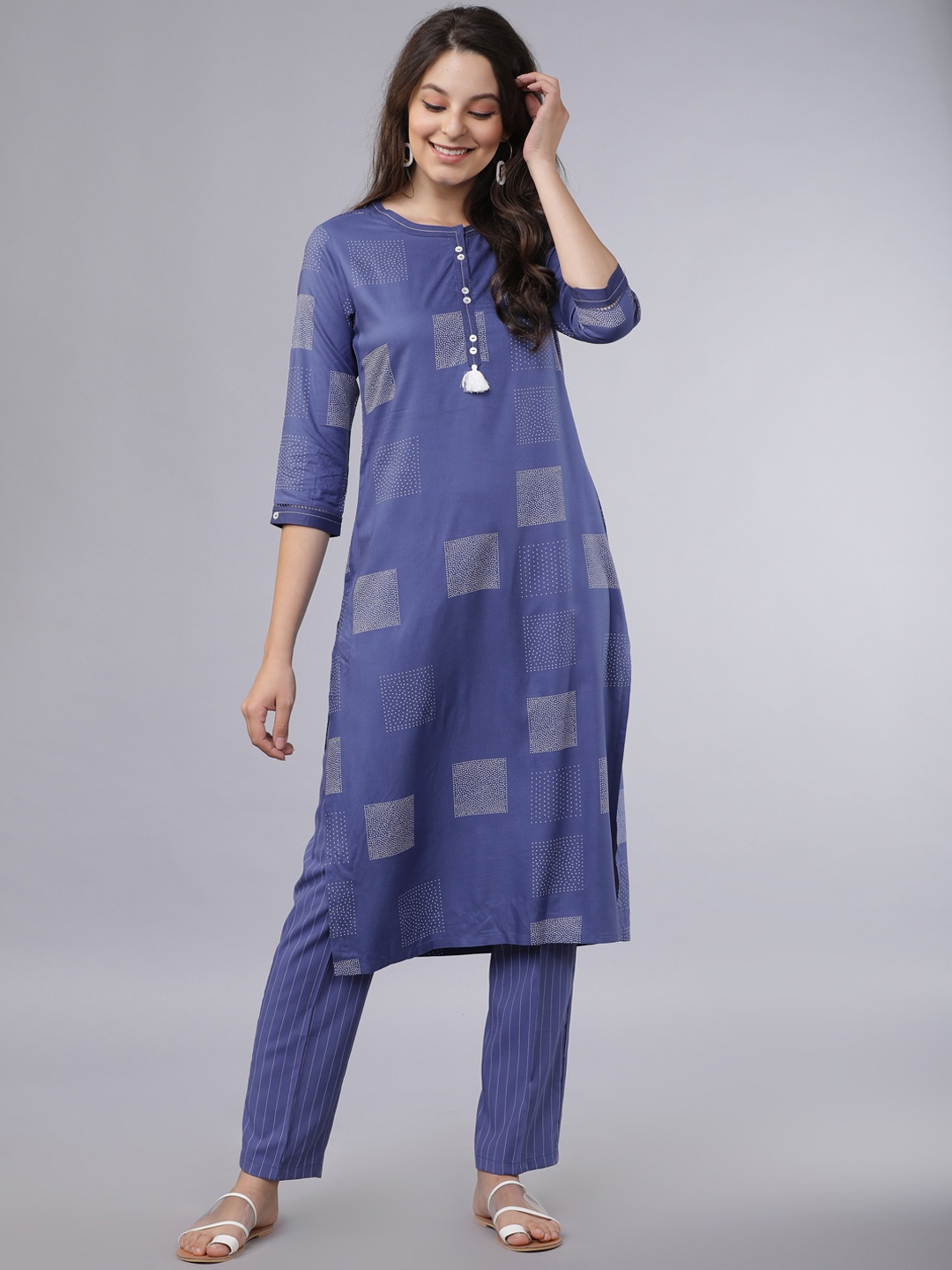 

Vishudh Women Blue Printed Straight Kurta