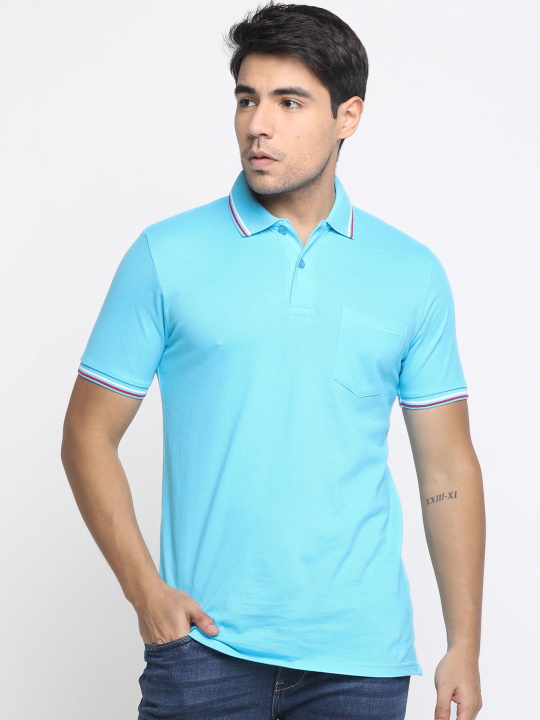 

Masculino Latino Men Aqua Blue Solid Polo Collar T-shirt