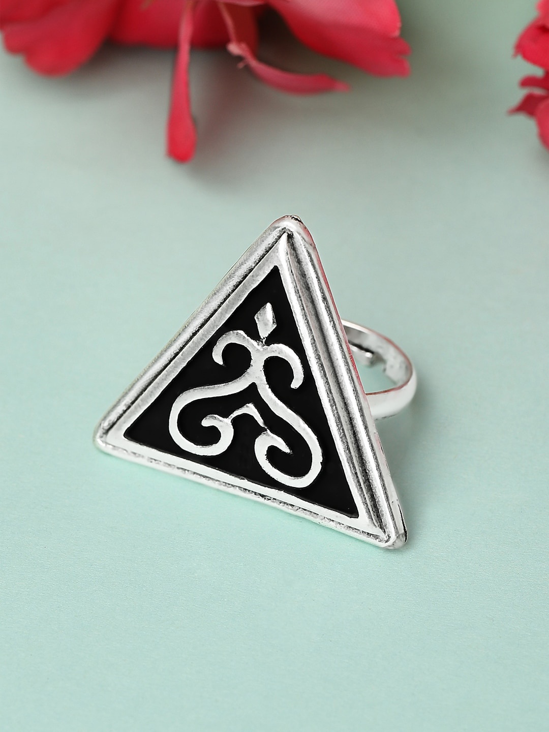 

Rubans Oxidised Silver-Plated Enameled Handcrafted Adjustable Finger Ring