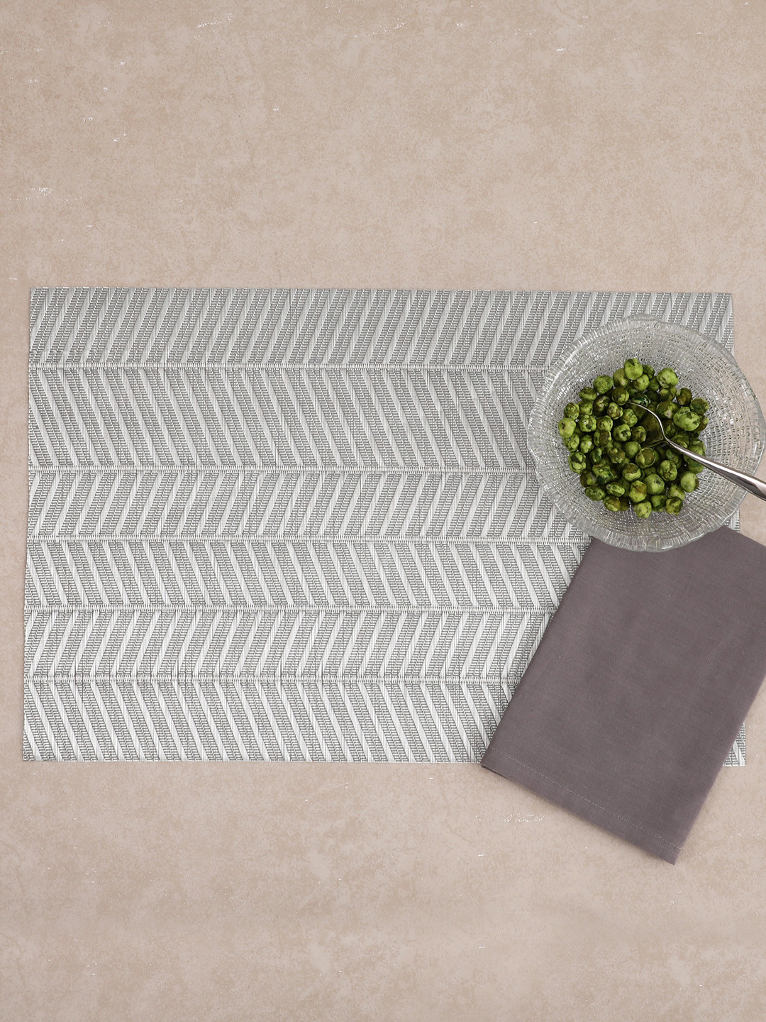 

Pure Home and Living Set of 6 Silver & White Table Mat