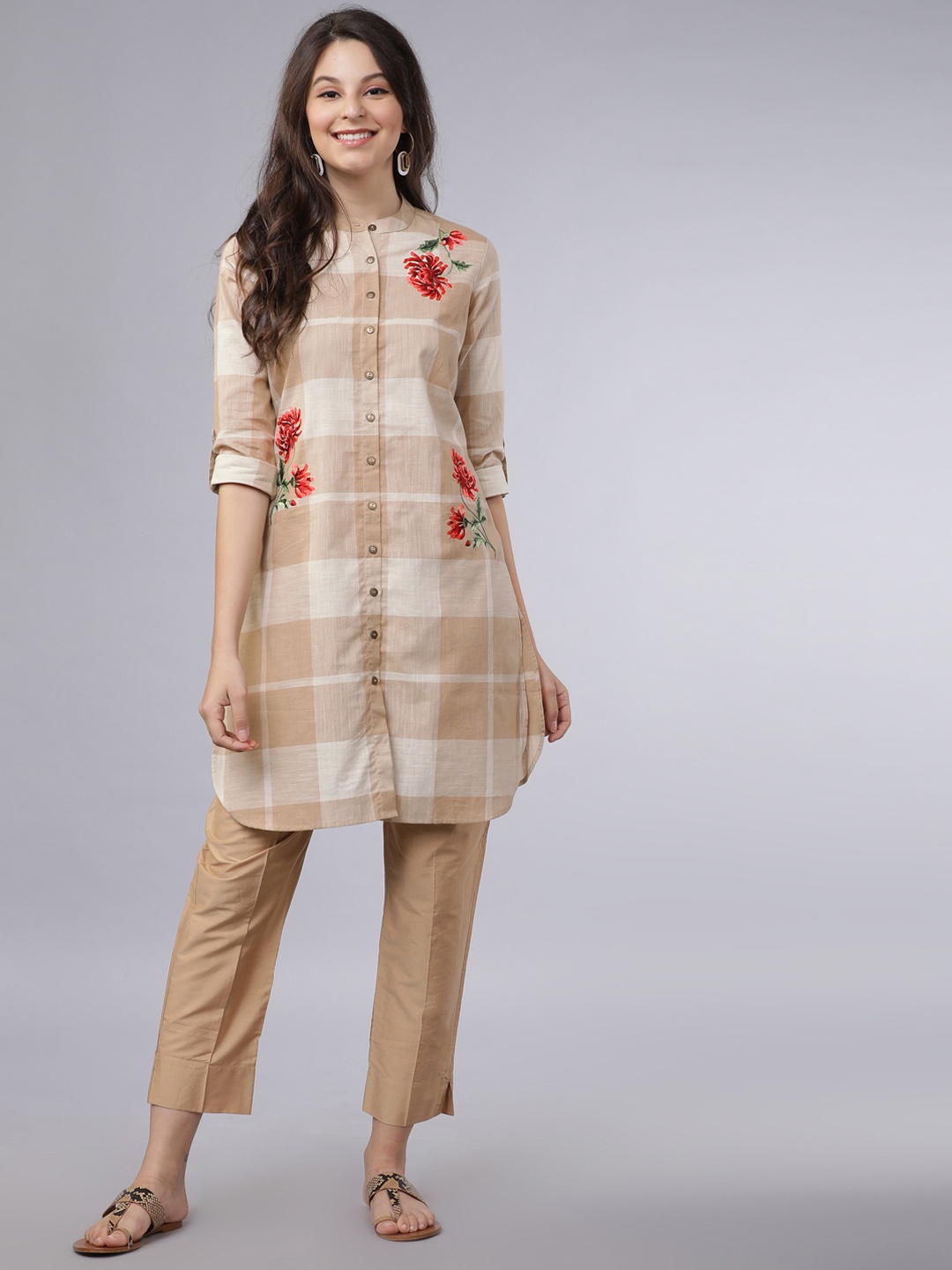 

Vishudh Women Beige Floral Embroidered Straight Kurta