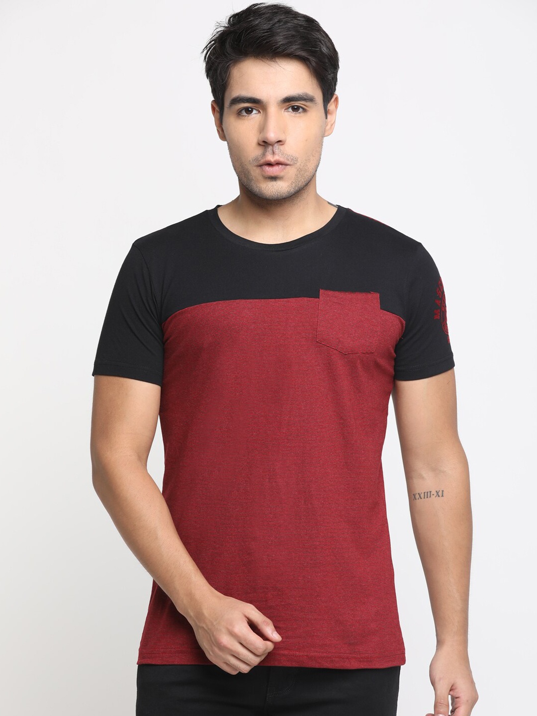 

Masculino Latino Men Red Black Colourblocked Round Neck Pure Cotton T-shirt