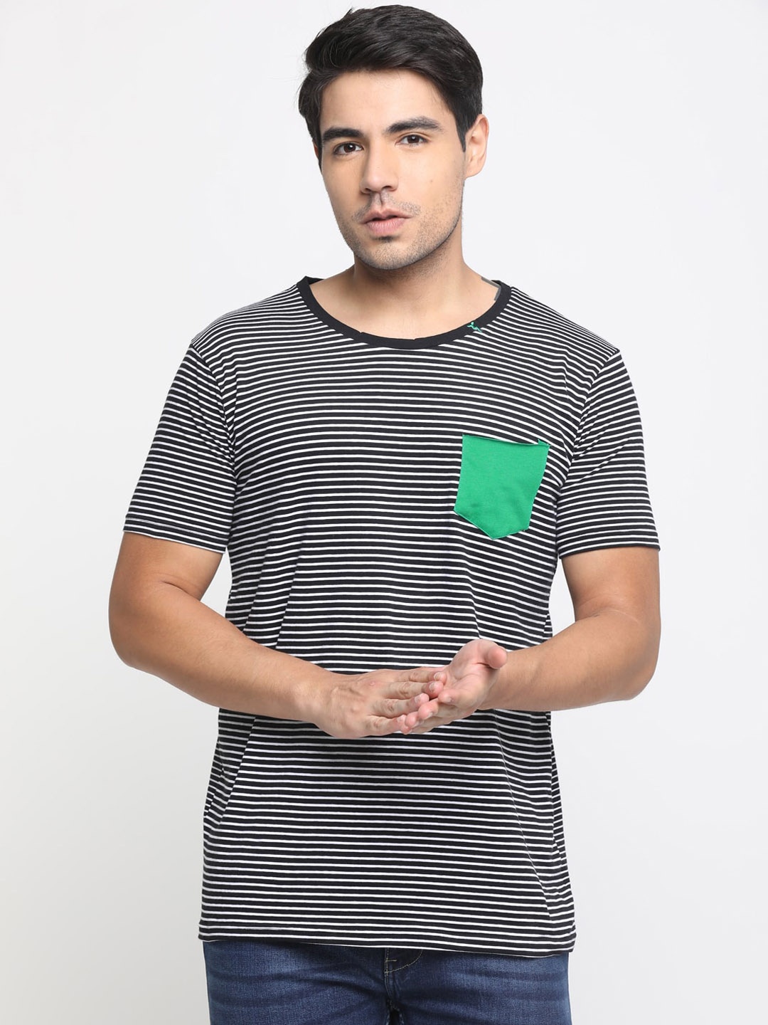 

Masculino Latino Men Black Striped Round Neck T-shirt