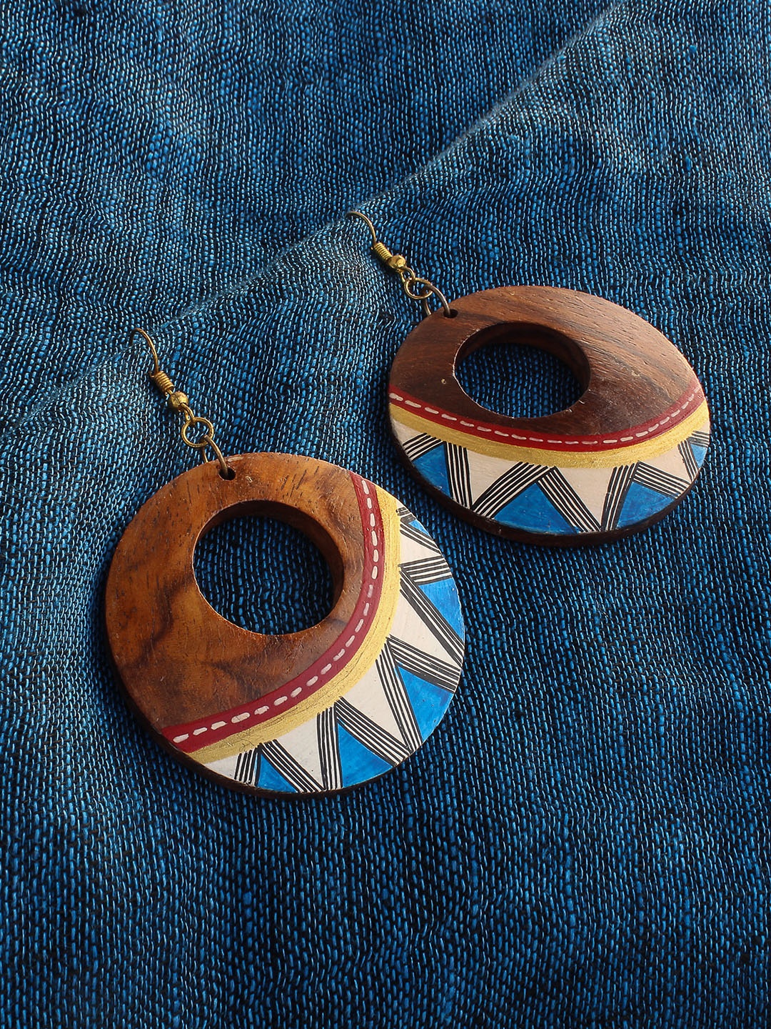 

ExclusiveLane Circular Drop Bohemian Earrings In Zig-Zag Pattern, Brown