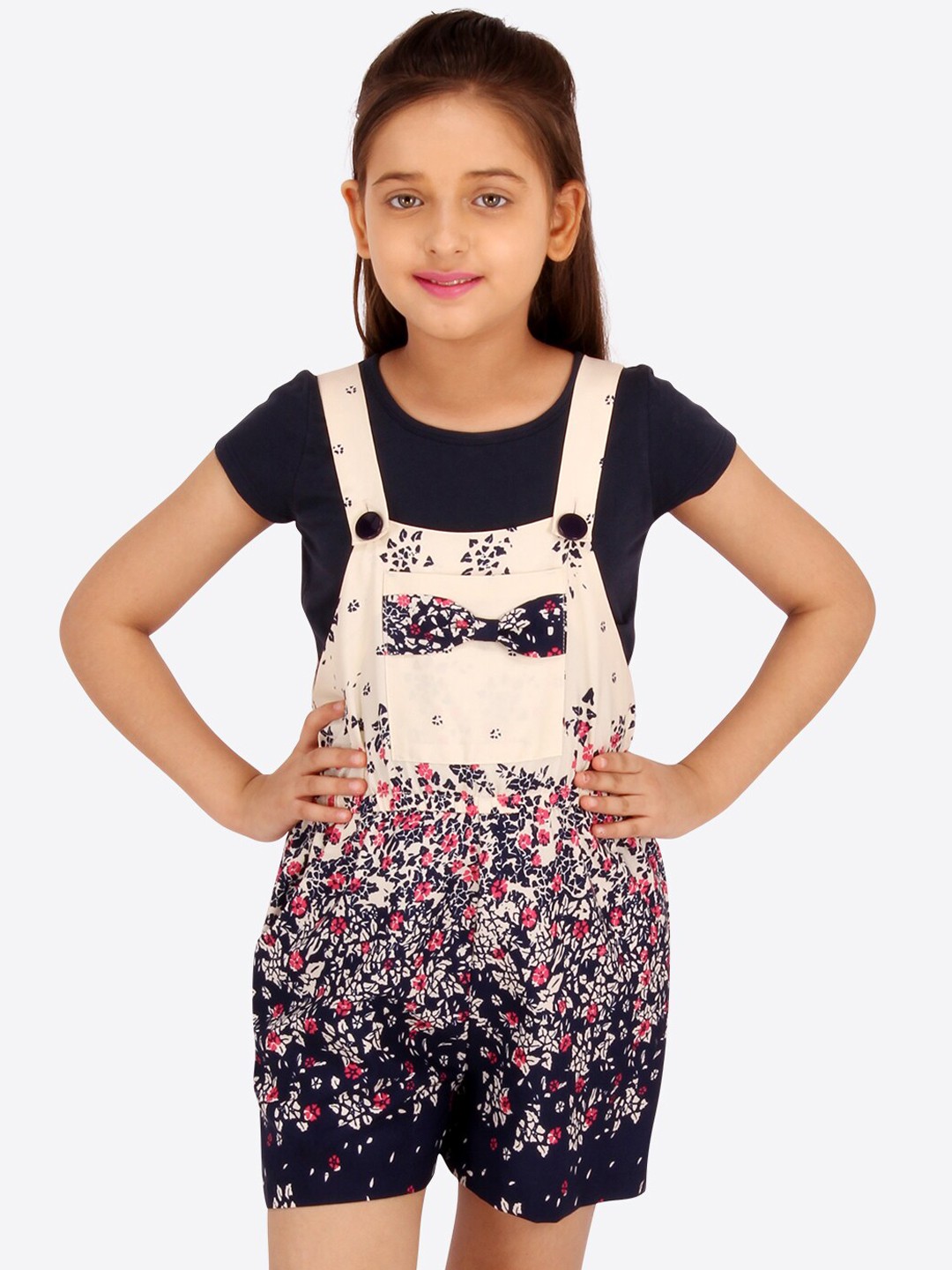 

CUTECUMBER Girls Navy Blue & Beige Solid T-shirt & Dungaree Shorts