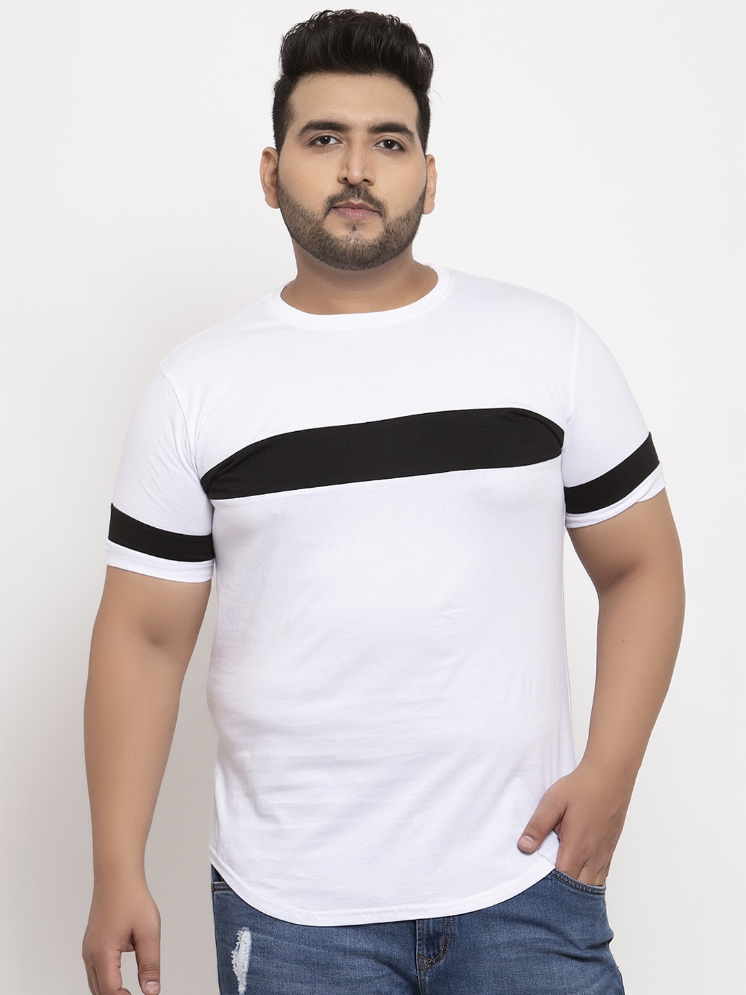 

Rodzen Men White & Black Striped Round Neck T-shirt