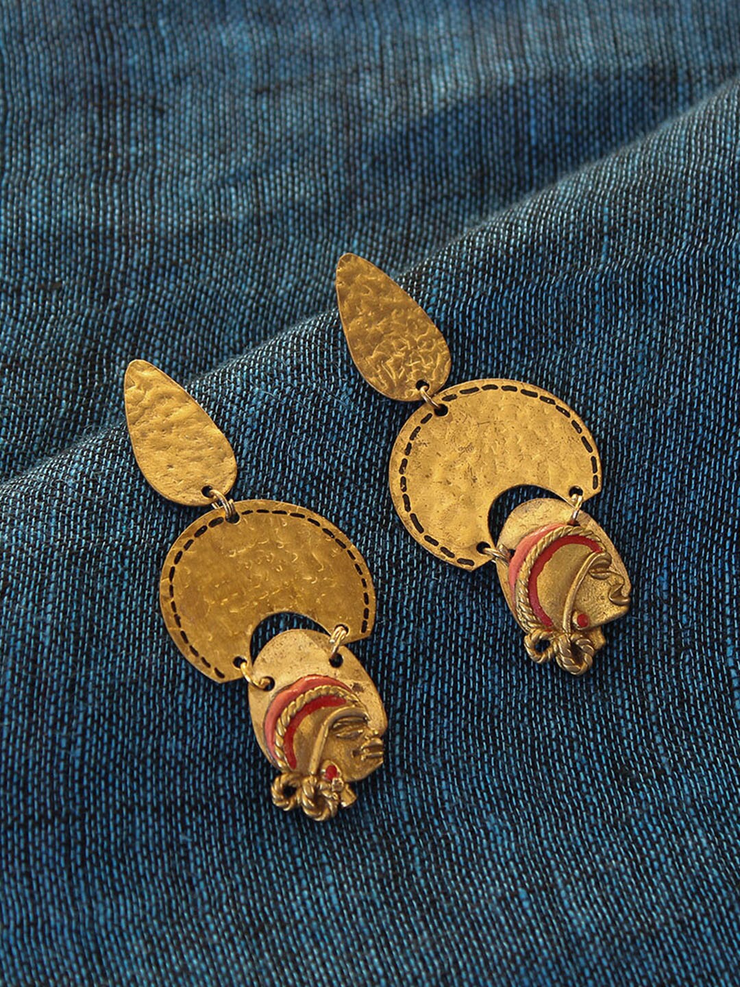 

ExclusiveLane Tribal Dangling Faces Bohemian Dhokra Art Handcrafted Earrings, Gold