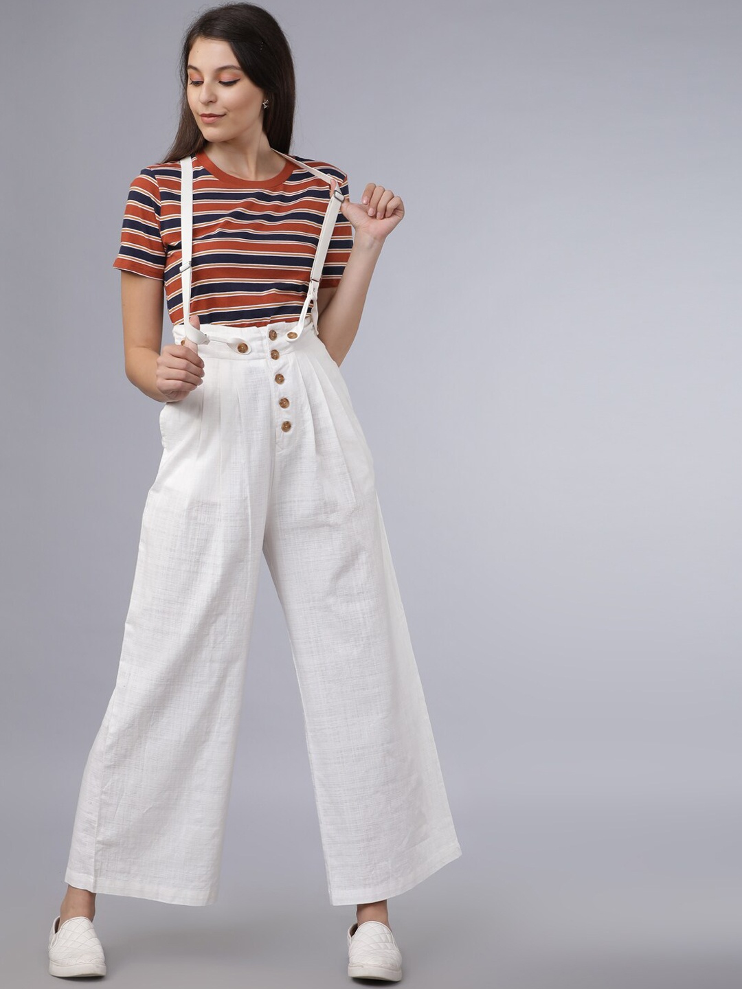 

Tokyo Talkies Women Off-White Solid Wide Leg Palazzos With Suspenders