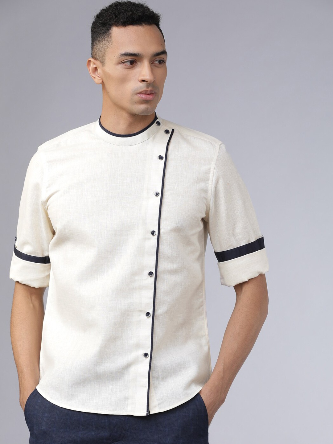 HIGHLANDER Men White Slim Fit Solid Casual Shirt