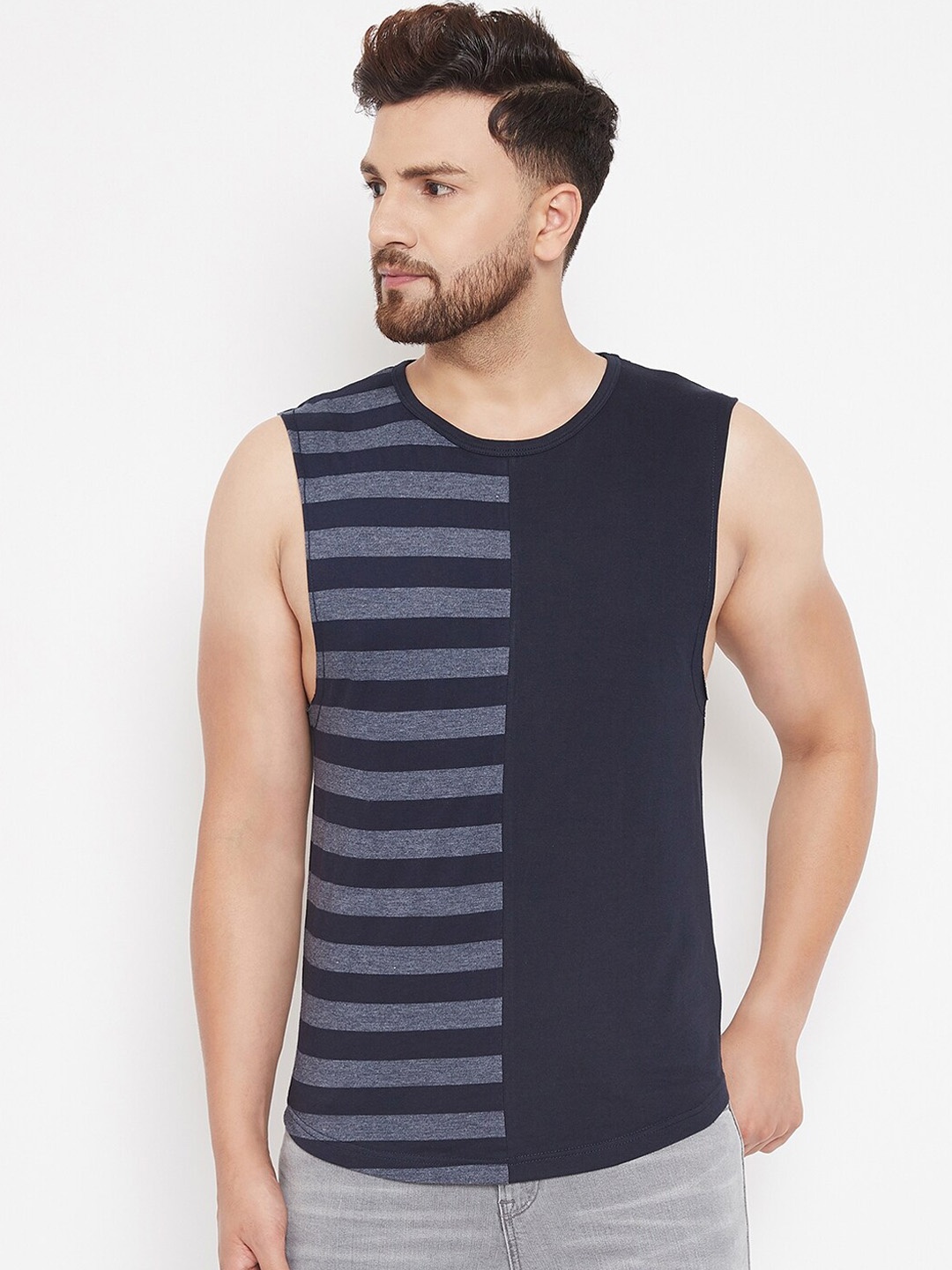 

Hypernation Men Blue Striped Round Neck T-shirt