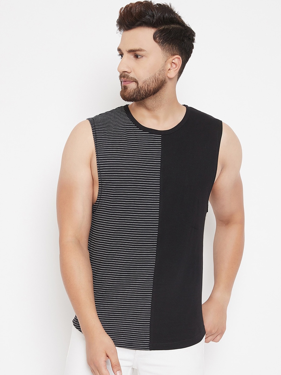 

Hypernation Men Black White Striped Round Neck Pure Cotton T-shirt