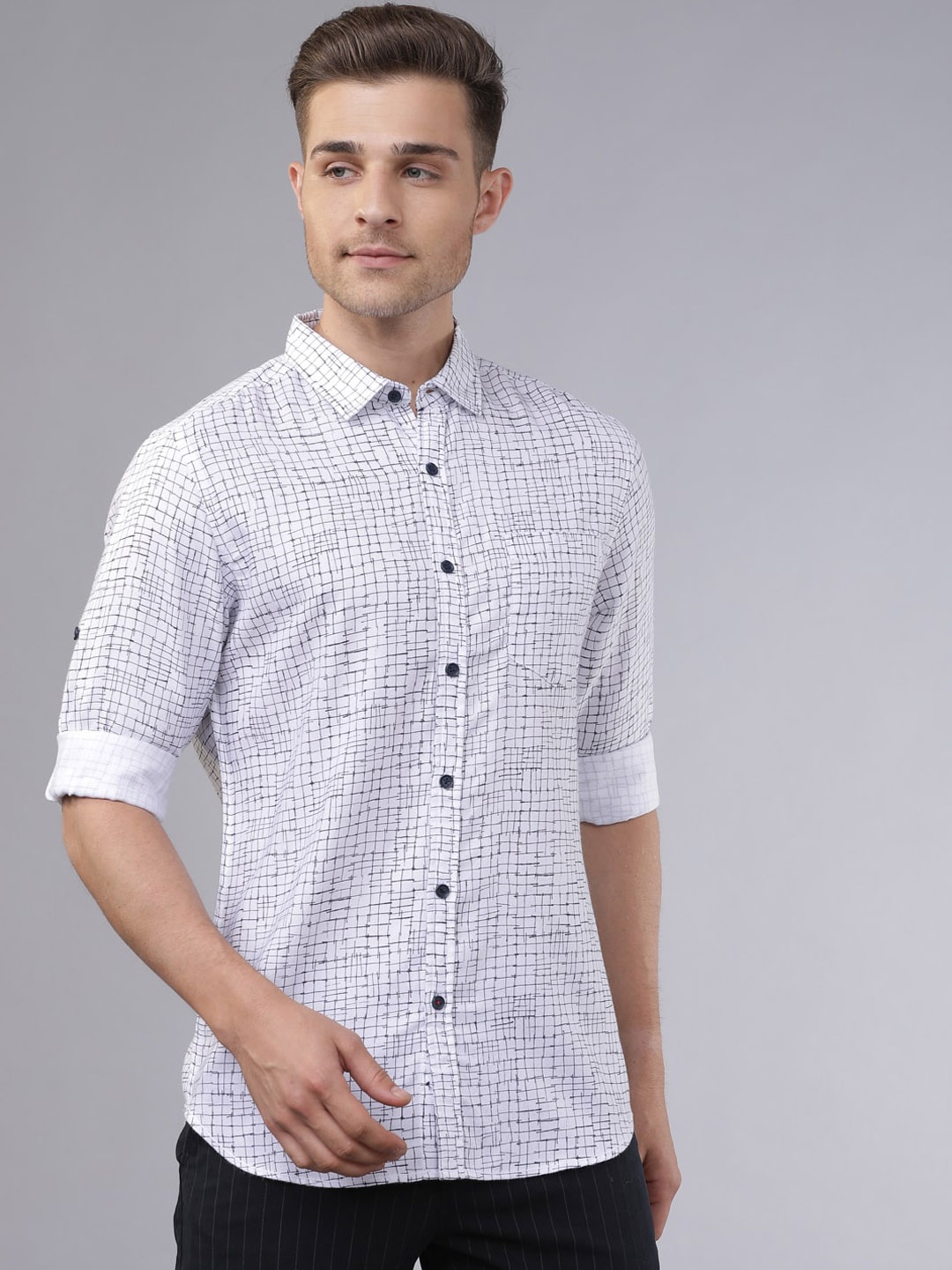 

LOCOMOTIVE Men White & Navy Blue Slim Fit Checked Casual Shirt