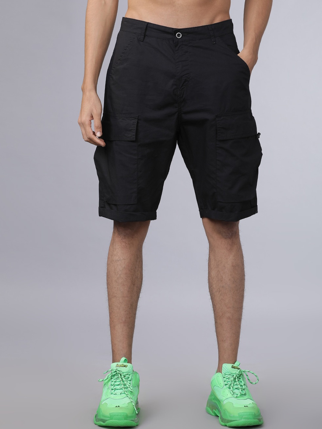 

LOCOMOTIVE Men Black Solid Slim Fit Cargo Shorts