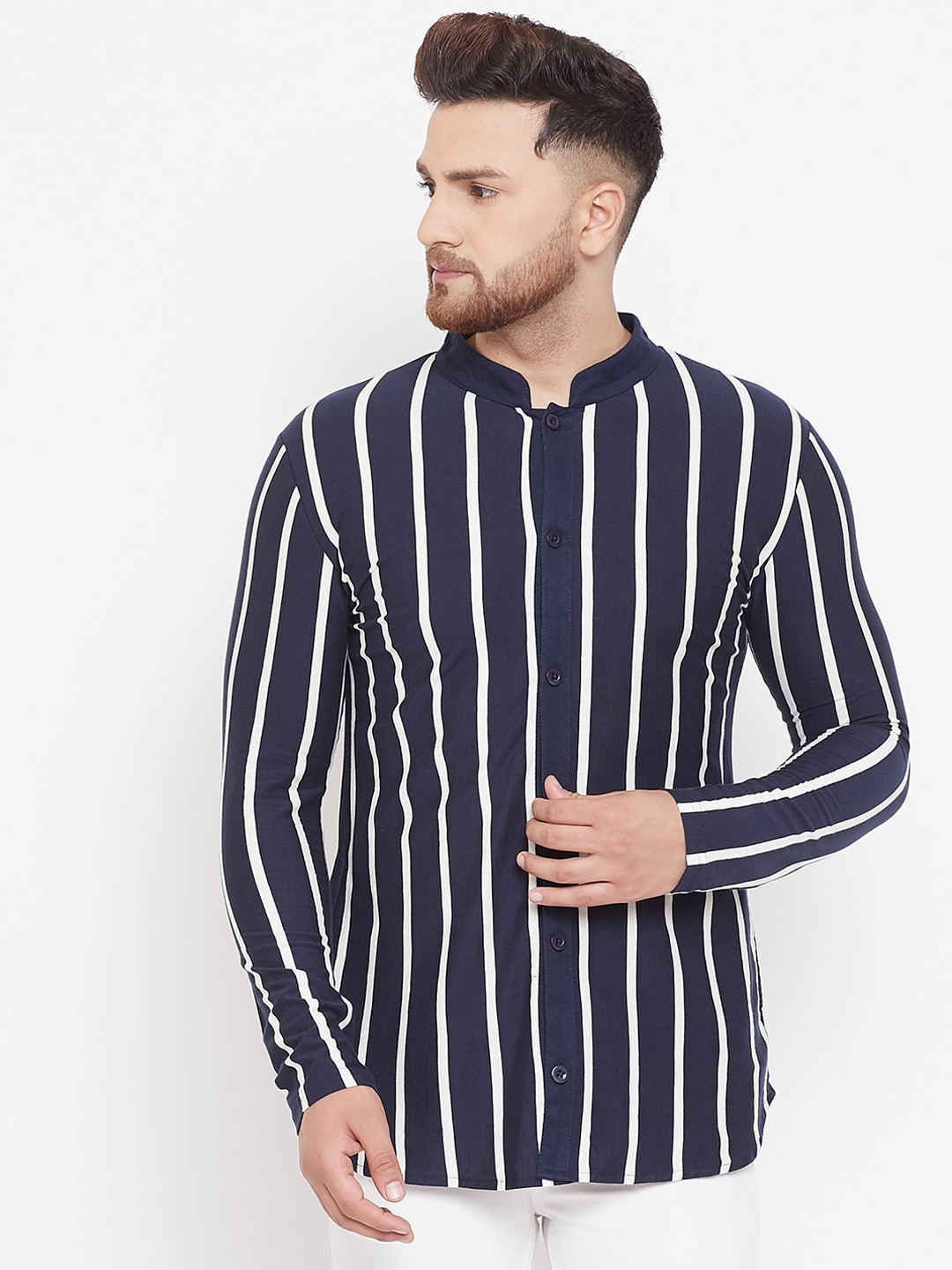

Hypernation Men Blue & White Striped Straight Shirt