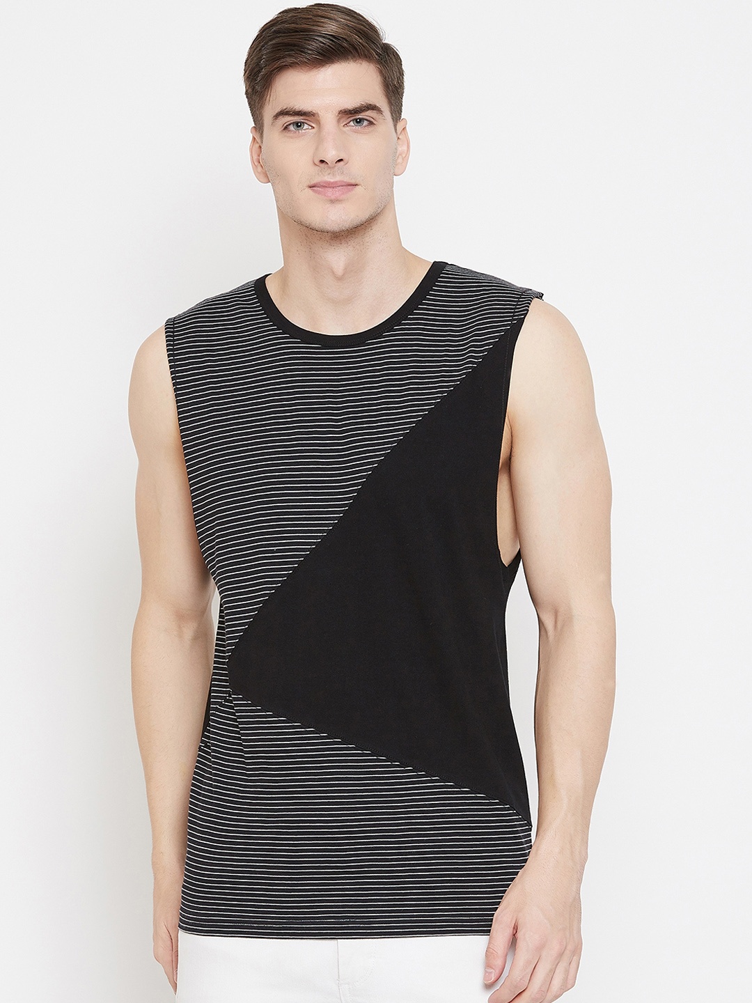 

Hypernation Men Black White Striped Round Neck Pure Cotton T-shirt