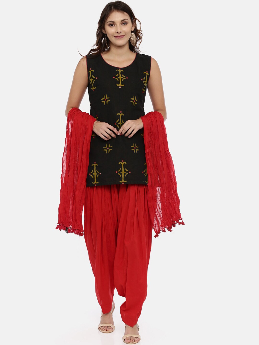 

Souchii Red Solid Tasselled Cotton Dupatta