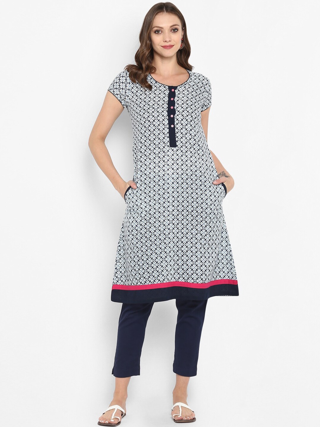 Aprique FAB Women Navy Blue & Off-White Printed Straight Kurta