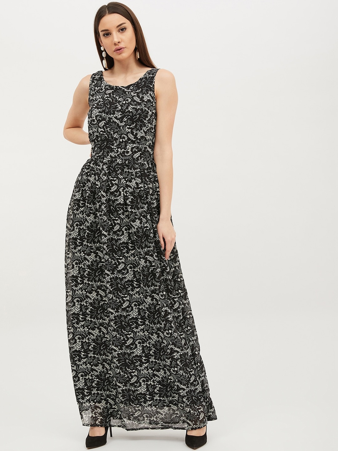 

Harpa Women Black & Off-White Printed Maxi Dress