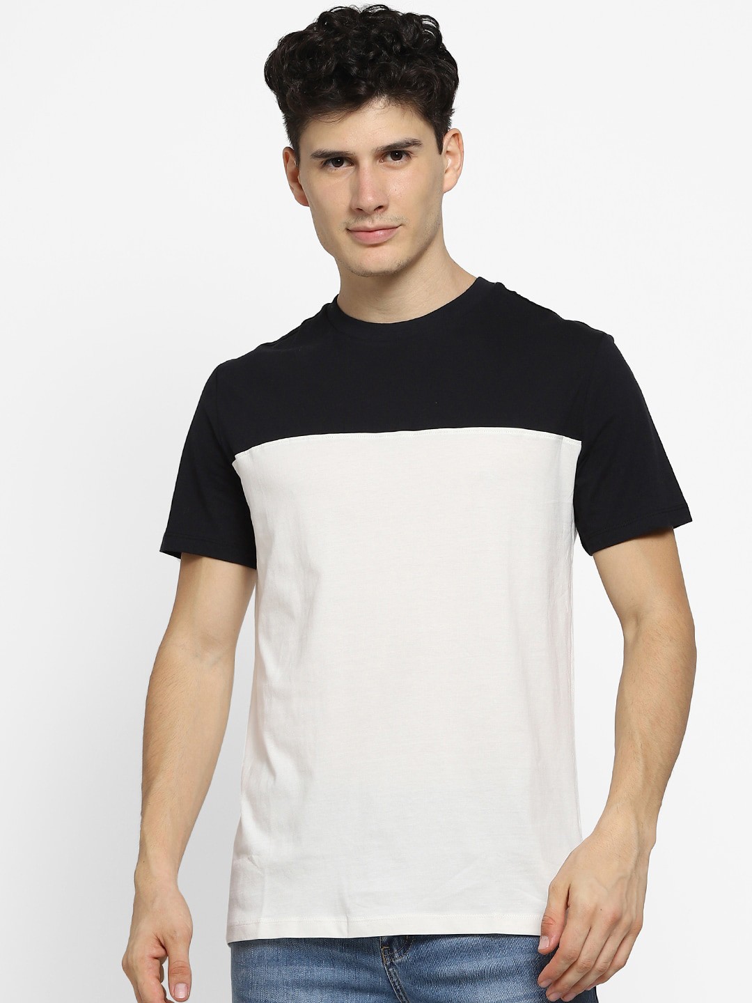 

FOREVER 21 Men Black Colourblocked Round Neck Pure Cotton T-shirt