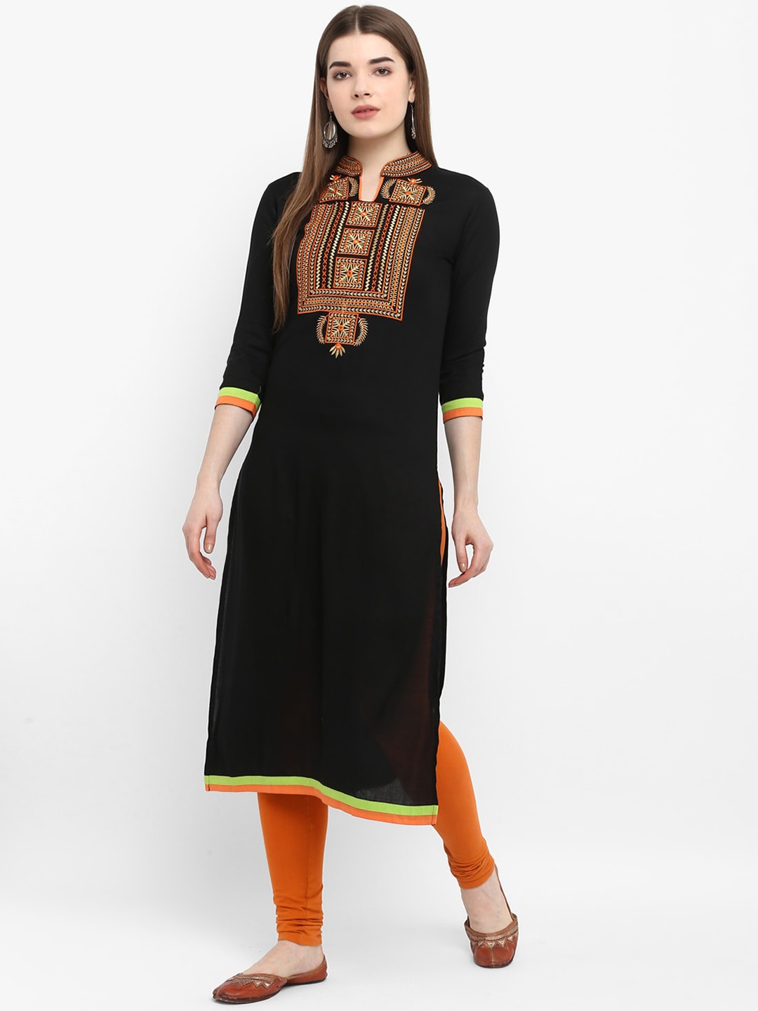 

Aprique FAB Women Black Embroidered Straight Kurta