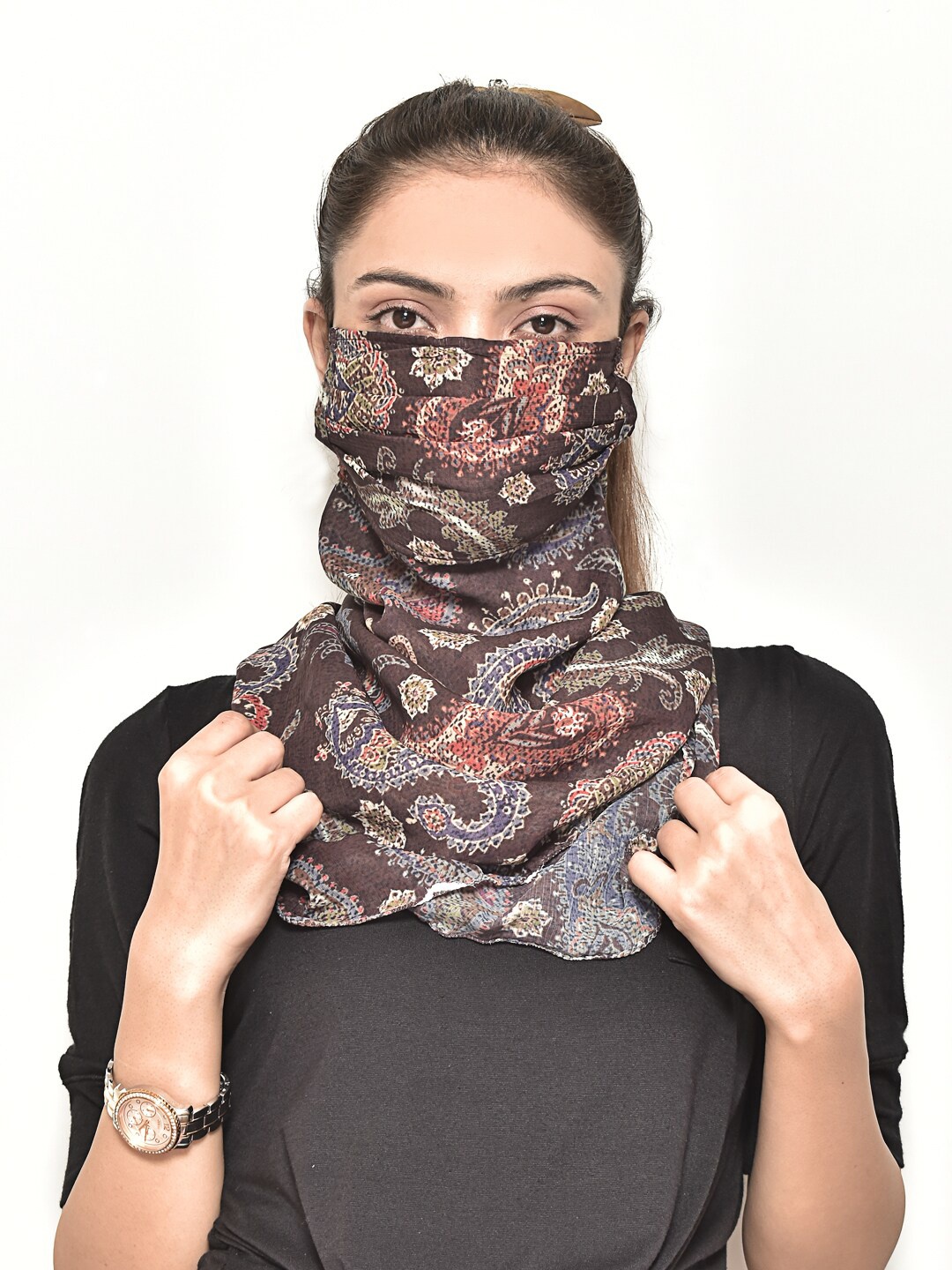 

Swayam Brown Reusable 3-Ply Cloth Mask Com Scarf