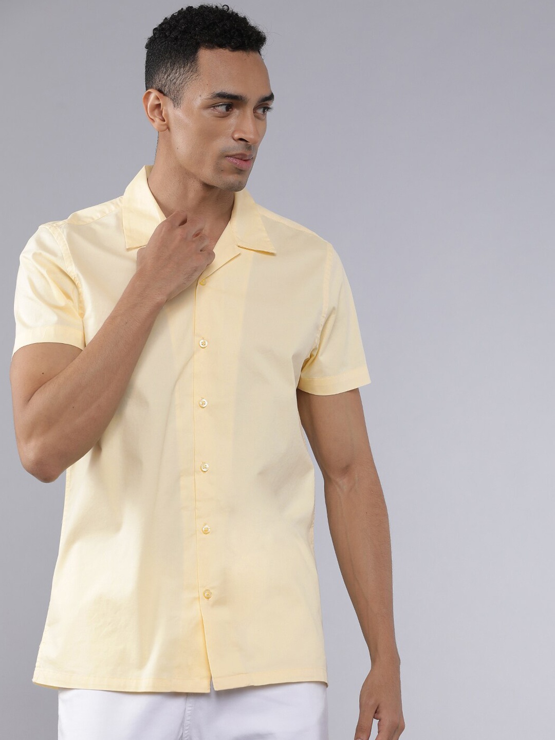 

HIGHLANDER Men Yellow Slim Fit Solid Casual Shirt