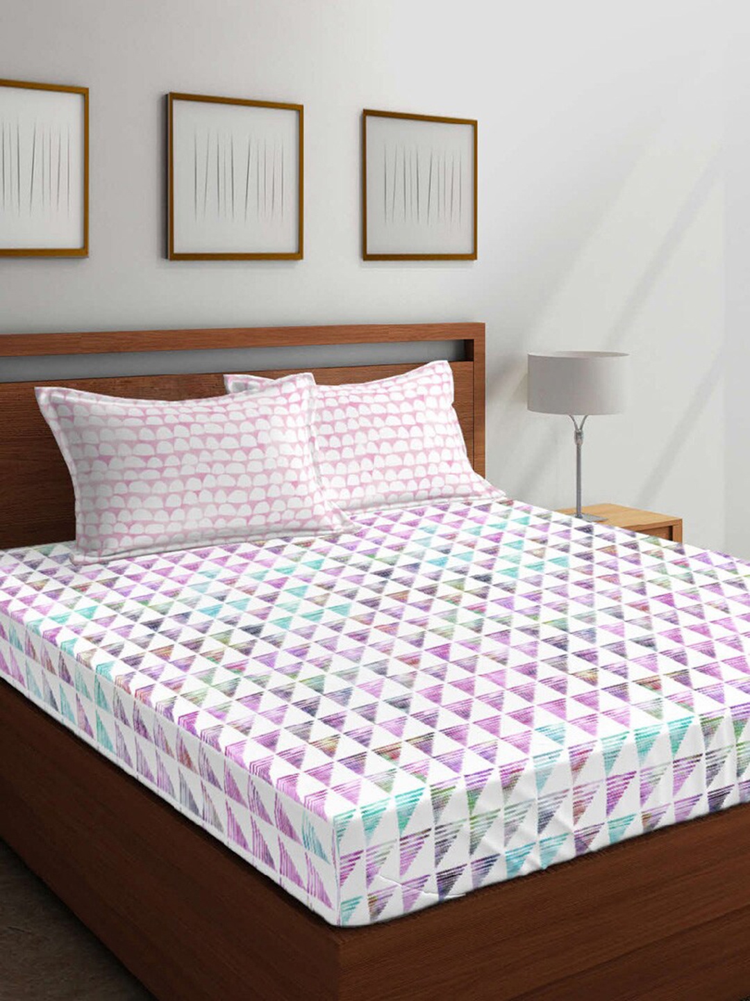 

Boutique Living India White & Pink Geometric 144 TC Cotton 1 King Bedsheet with 2 Pillow Covers