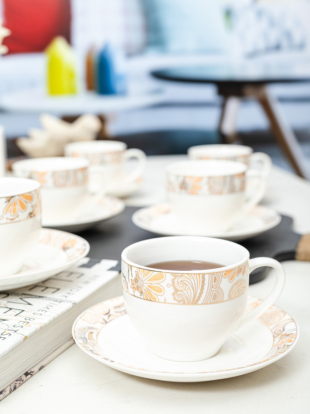 

White Gold White Set Of 12 Cups and Saucers