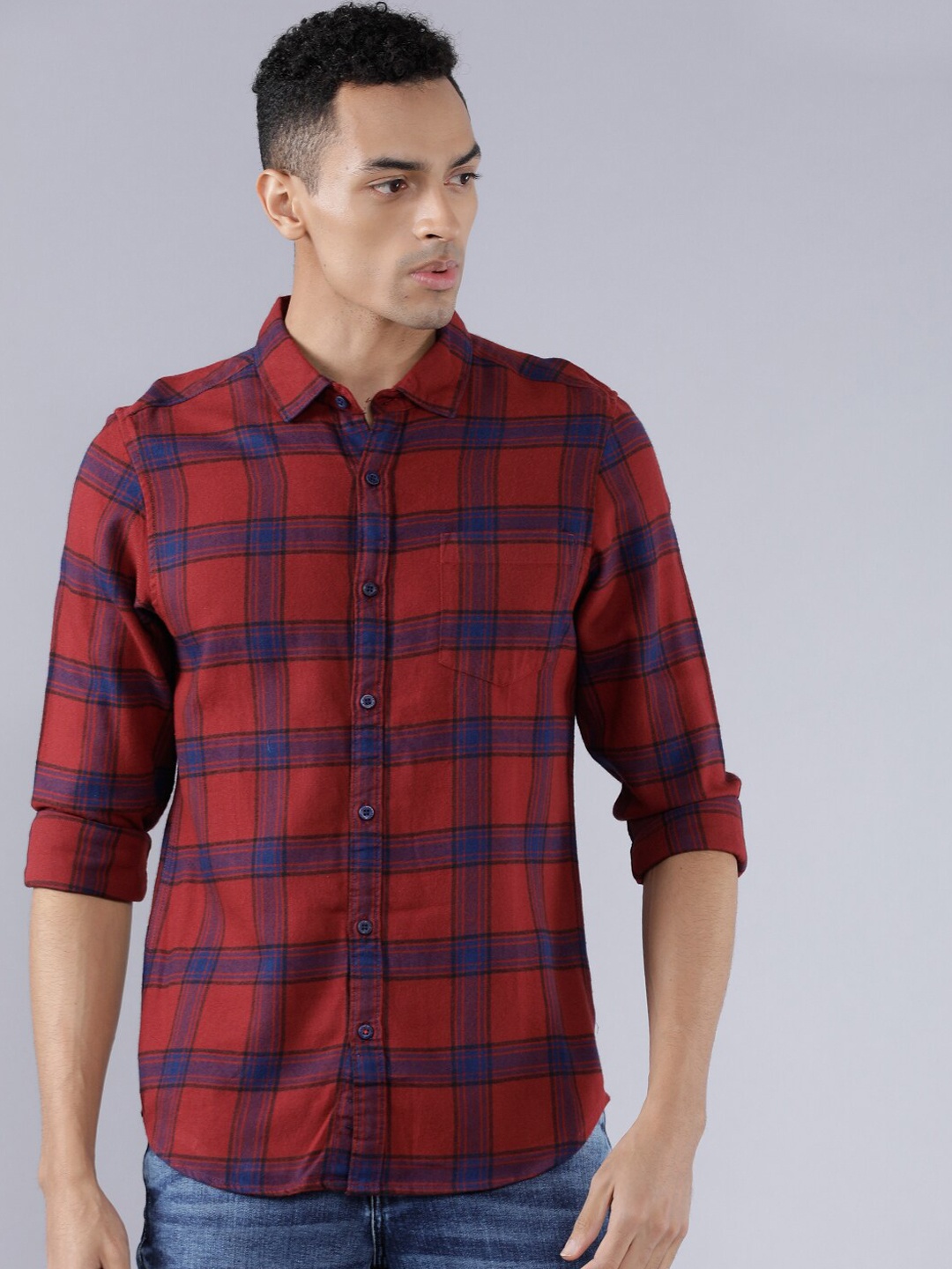 

HIGHLANDER Men Red & Navy Blue Slim Fit Checked Casual Shirt