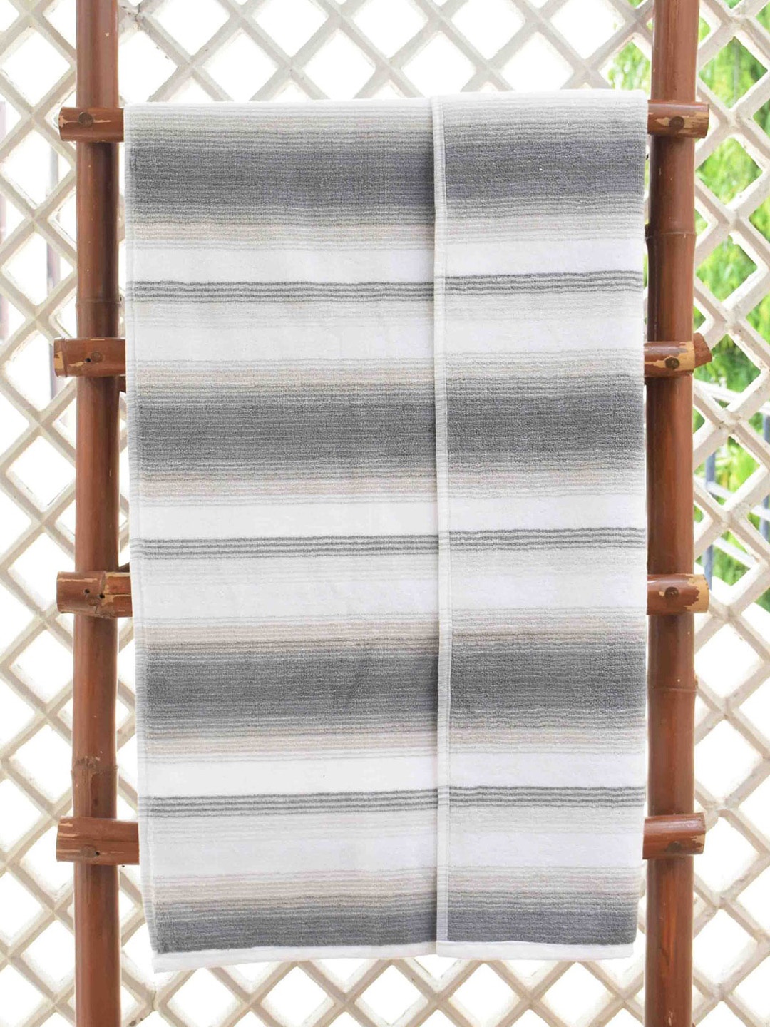 

AVI Living Unisex Grey & White Striped 600 GSM Bath Towel