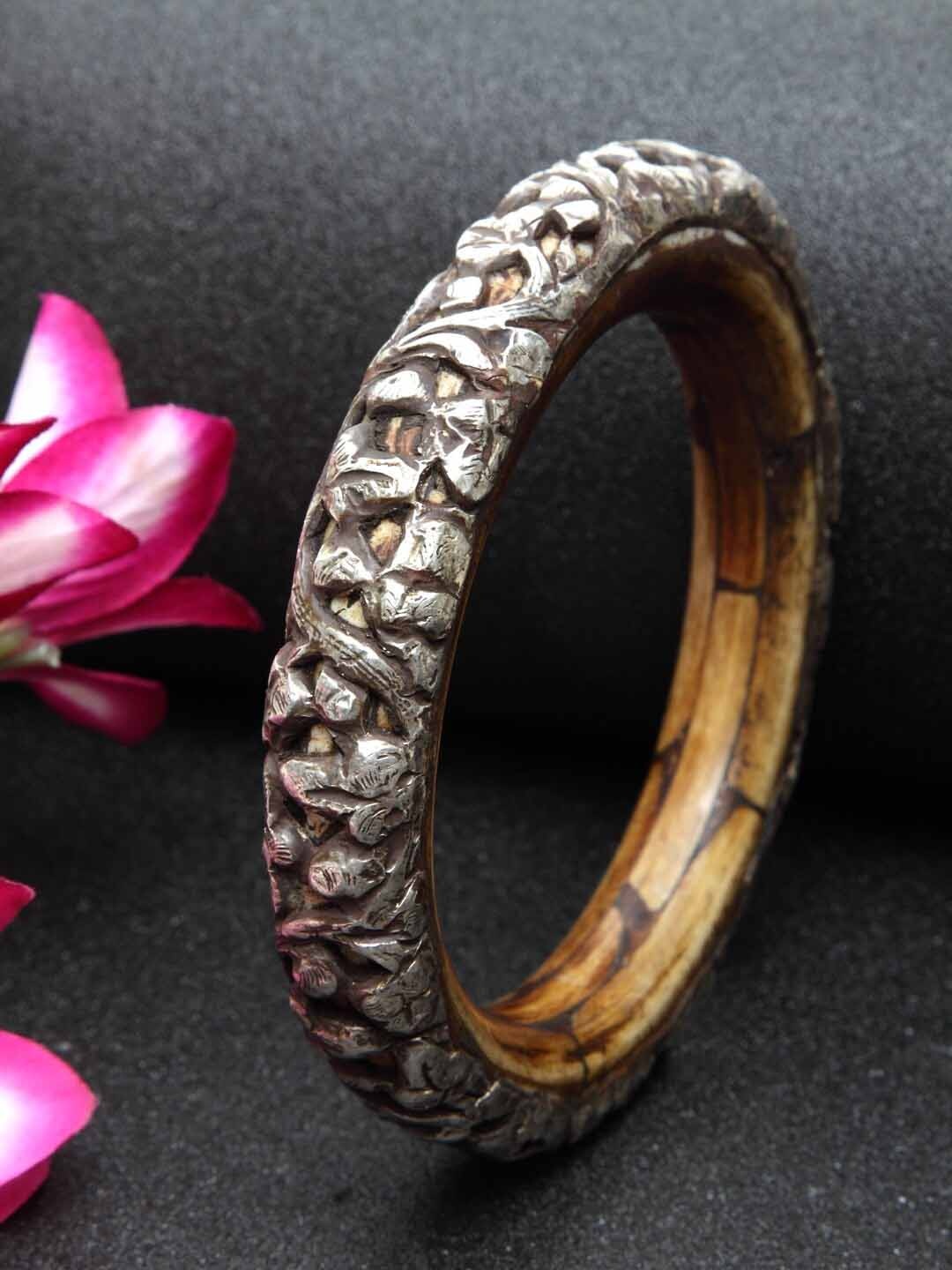 

DUGRISTYLE Silver-Toned & Brown Silver-Plated Bangle-Style Bracelet