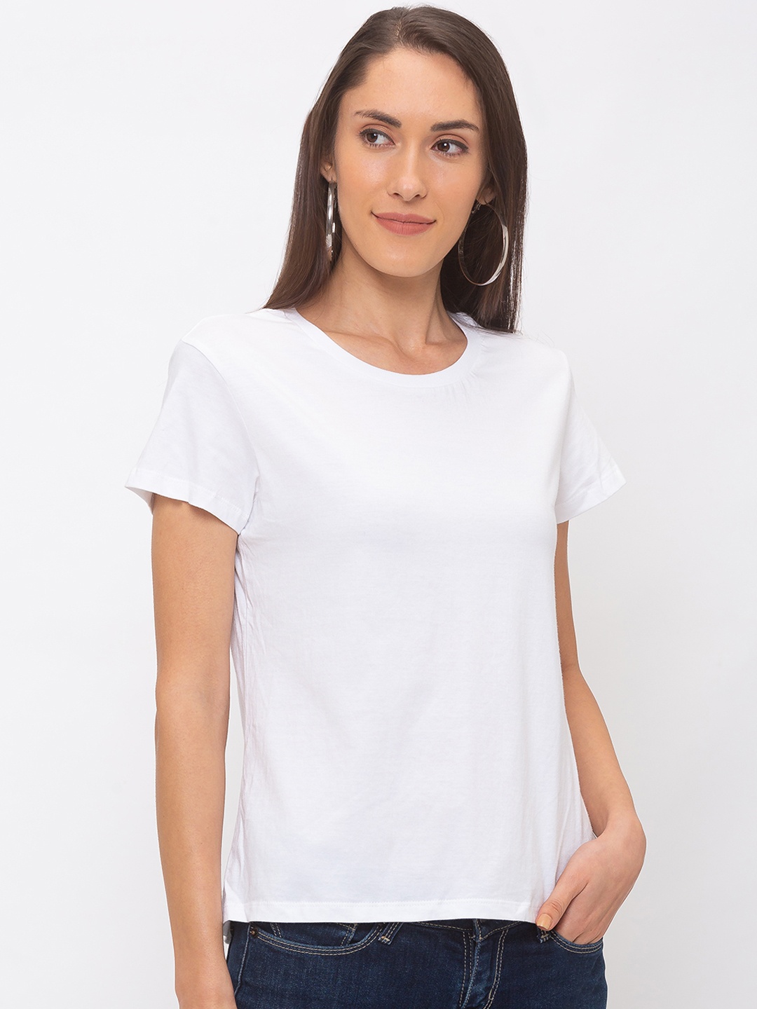 

Globus Women White Slim Fit Solid Round Neck T-shirt