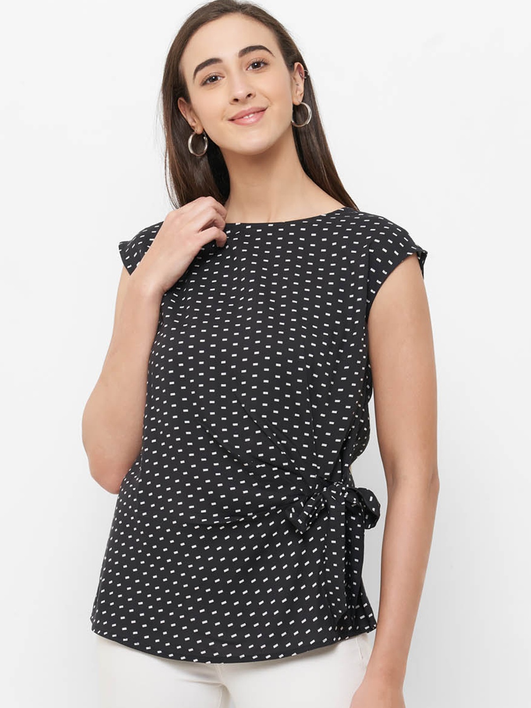 109F Women Black & White Printed Top