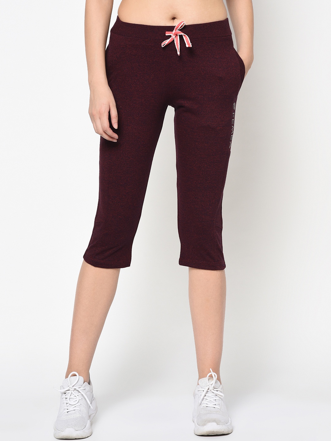 

FEMEA Women Maroon Solid Slim Fit Capris