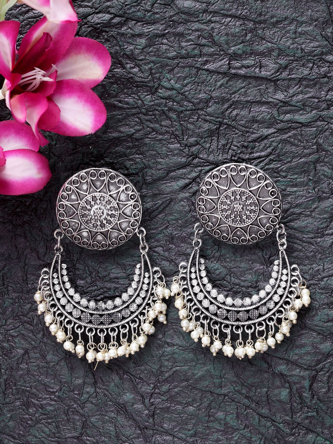 

Moedbuille Silver & White Crescent Shaped Chandbalis