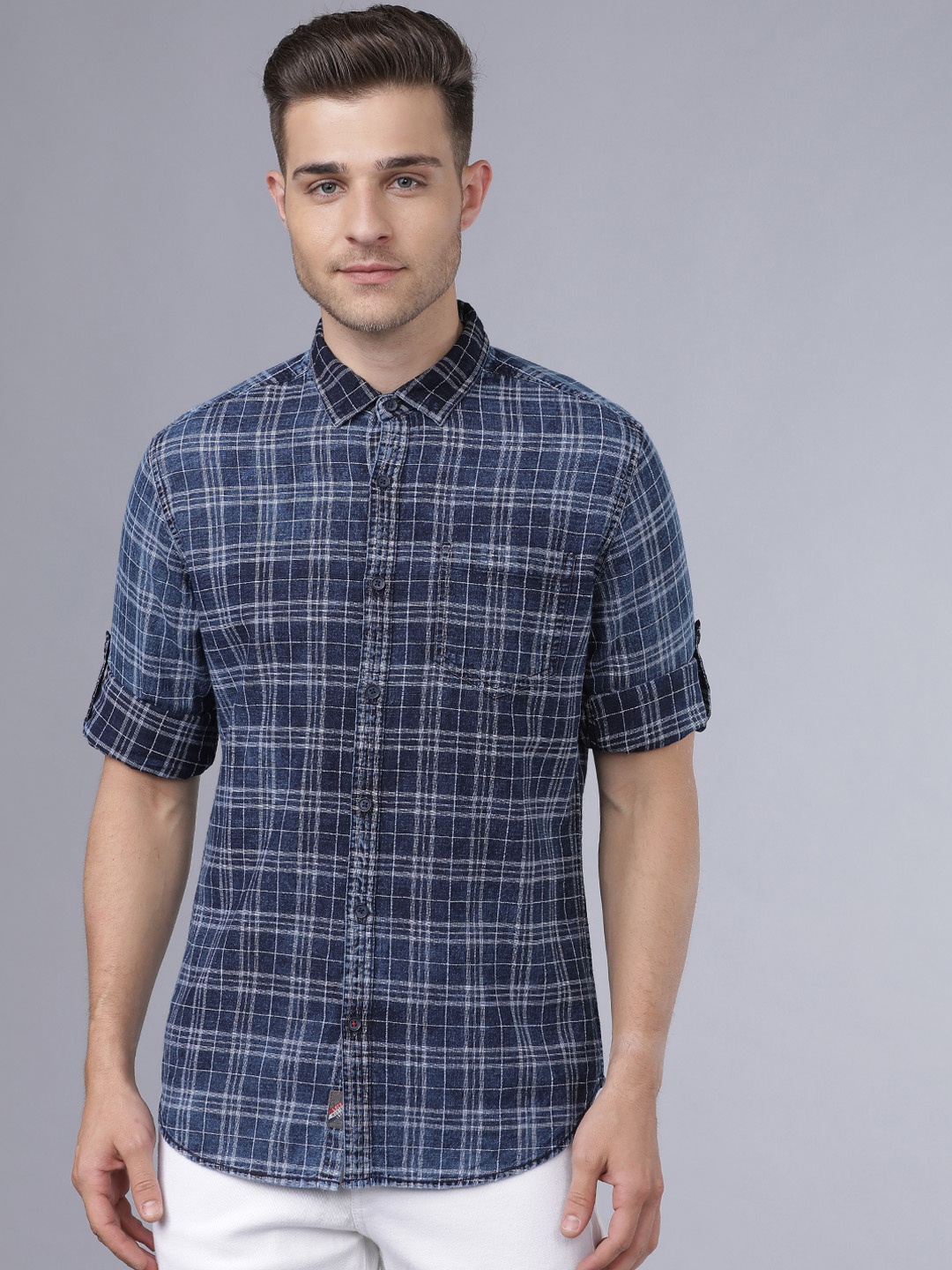 

LOCOMOTIVE Men Blue & White Slim Fit Checked Casual Shirt