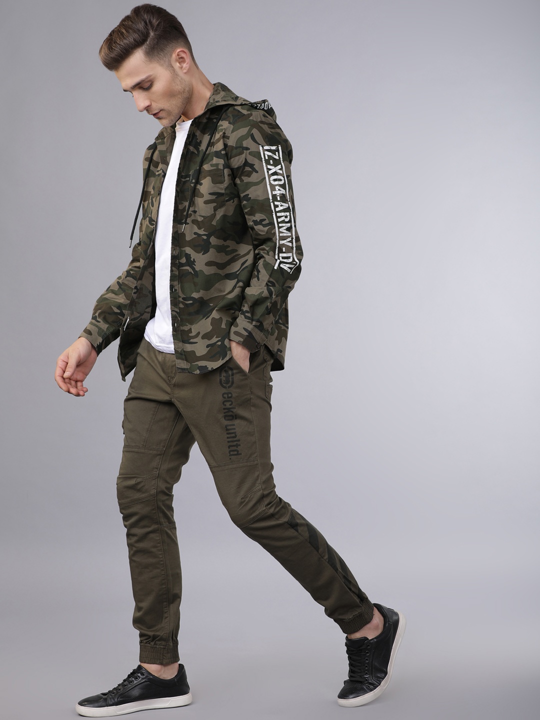 

HIGHLANDER Men Olive Green Slim Fit Camouflage Printed Casual Hooded Shirt