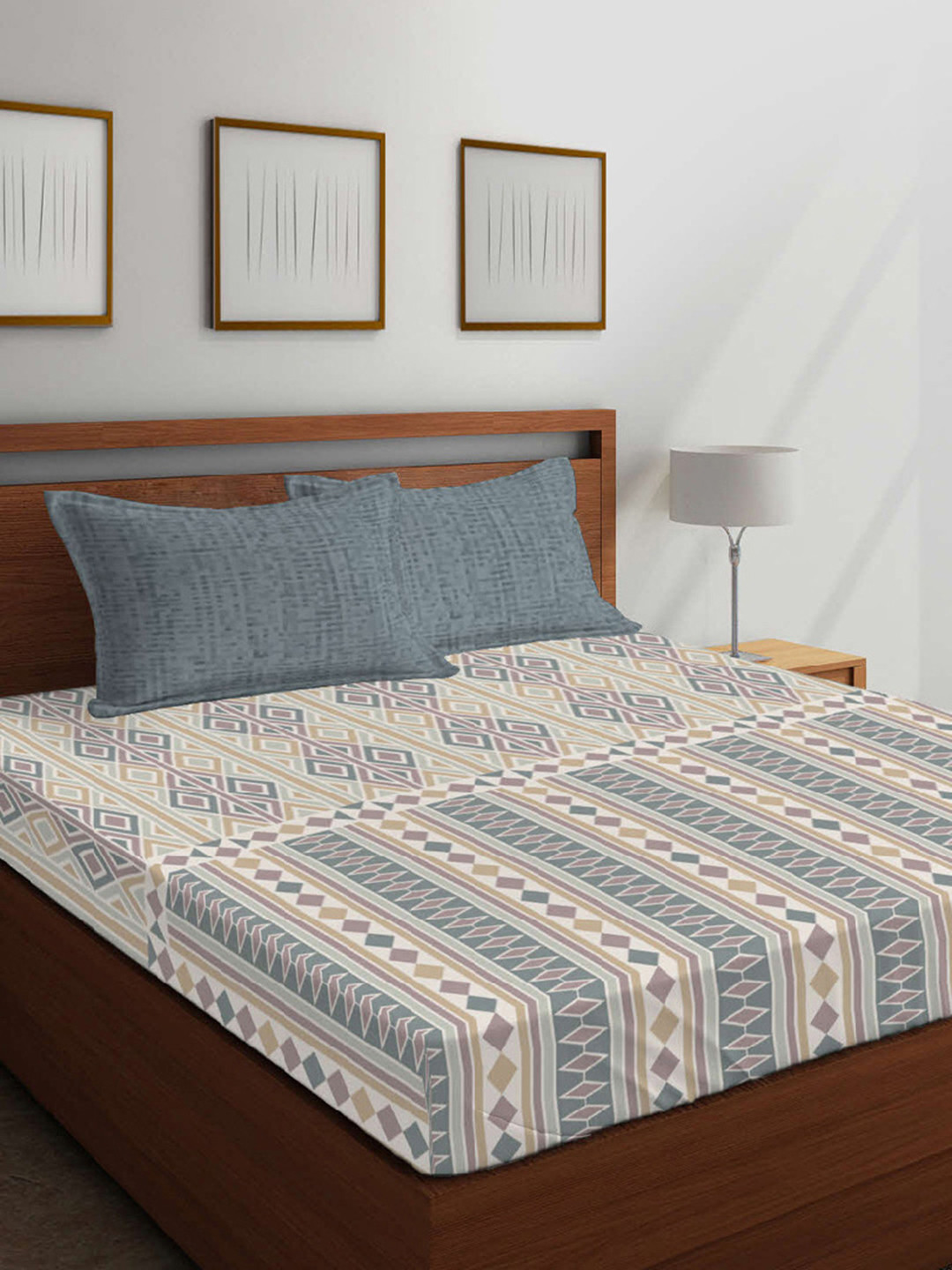 

Boutique Living India Multicoloured Geometric 144 TC Cotton 1 King Bedsheet with 2 Pillow Covers, Multi