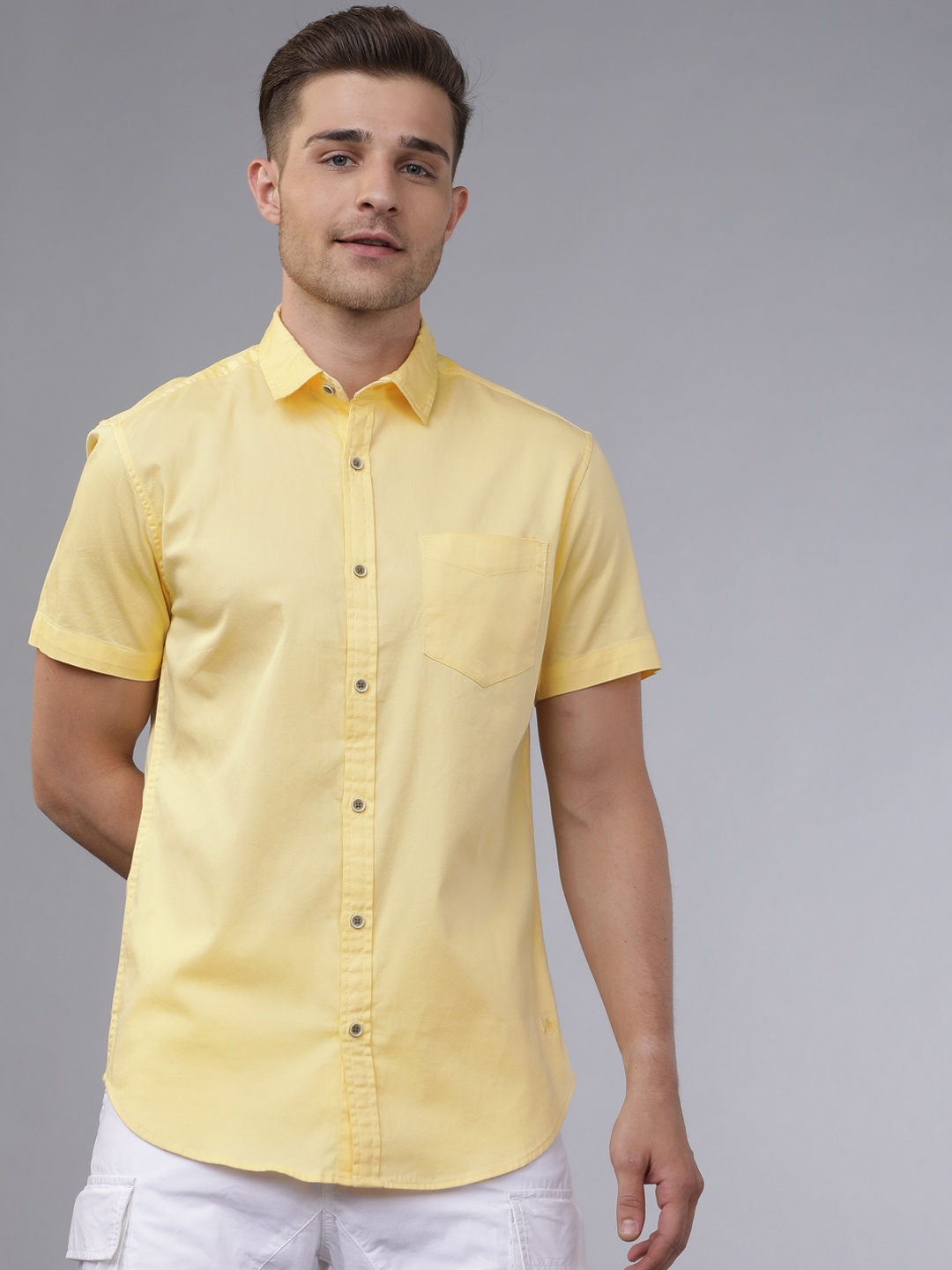 

LOCOMOTIVE Men Yellow Slim Fit Solid Casual Shirt