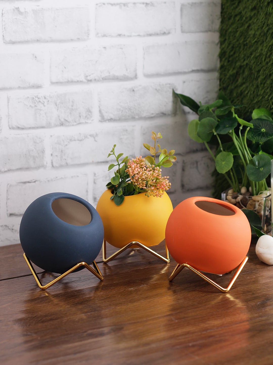 

TAYHAA Set Of 3 Solid Ceramic Flower Vases With Golden Stand, Blue
