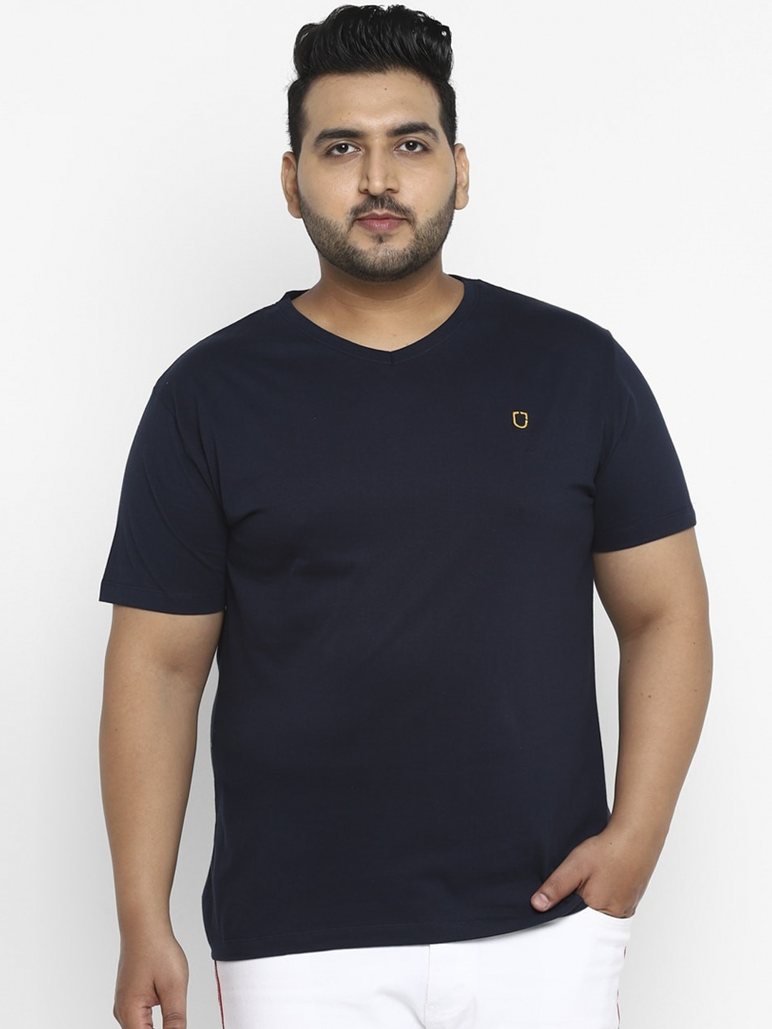 

Urbano Plus Men Navy Blue Solid V-Neck Pure Cotton T-shirt