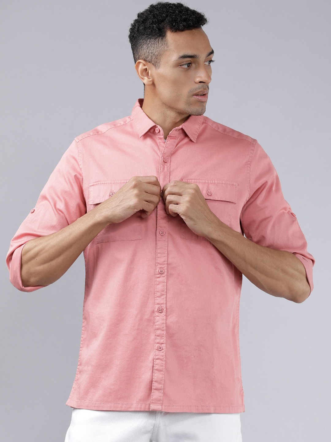 

LOCOMOTIVE Men Pink Slim Fit Solid Casual Shirt