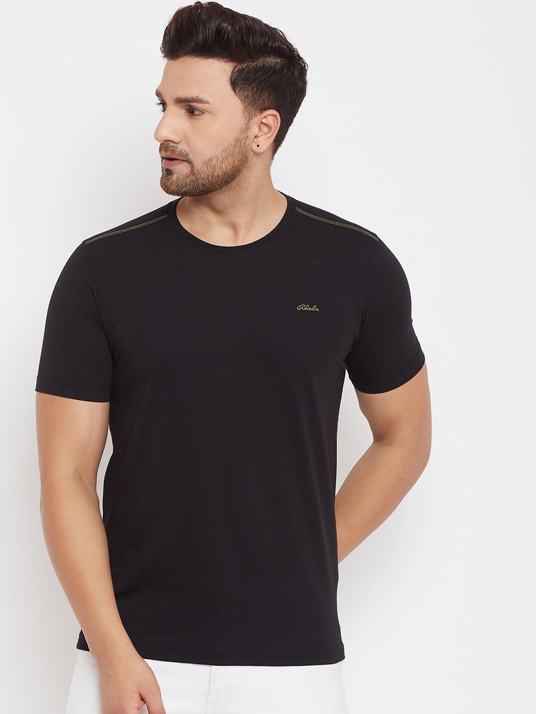 

Adobe Men Black Solid Round Neck T-shirt
