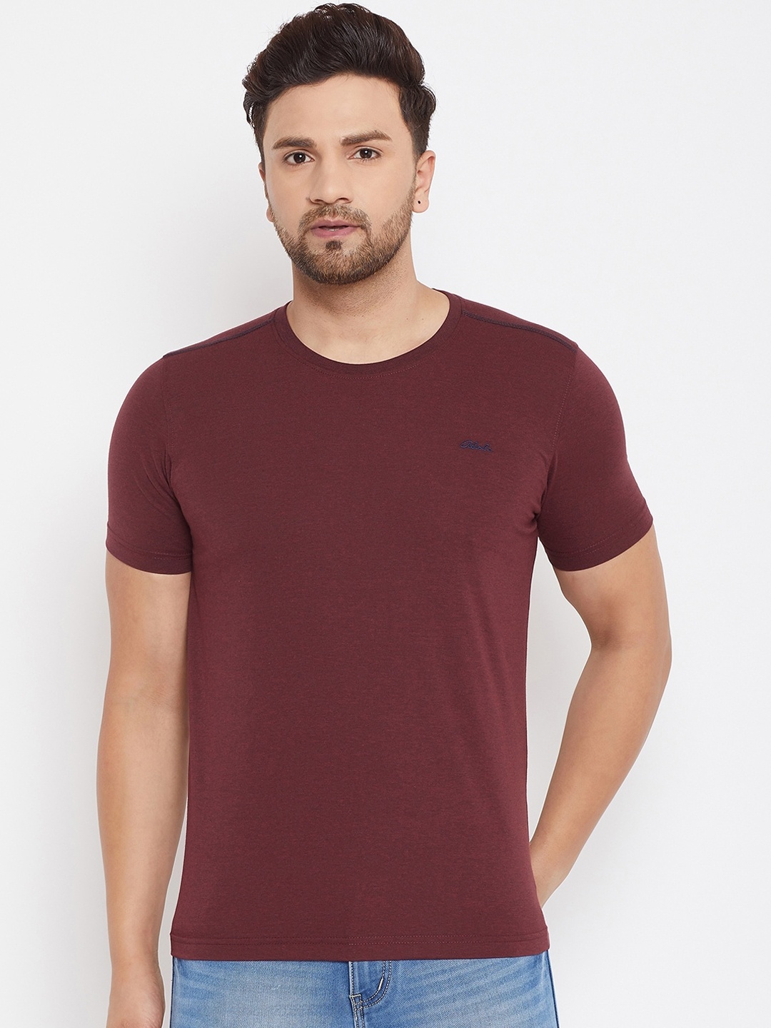 

Adobe Men Maroon Solid Round Neck T-shirt