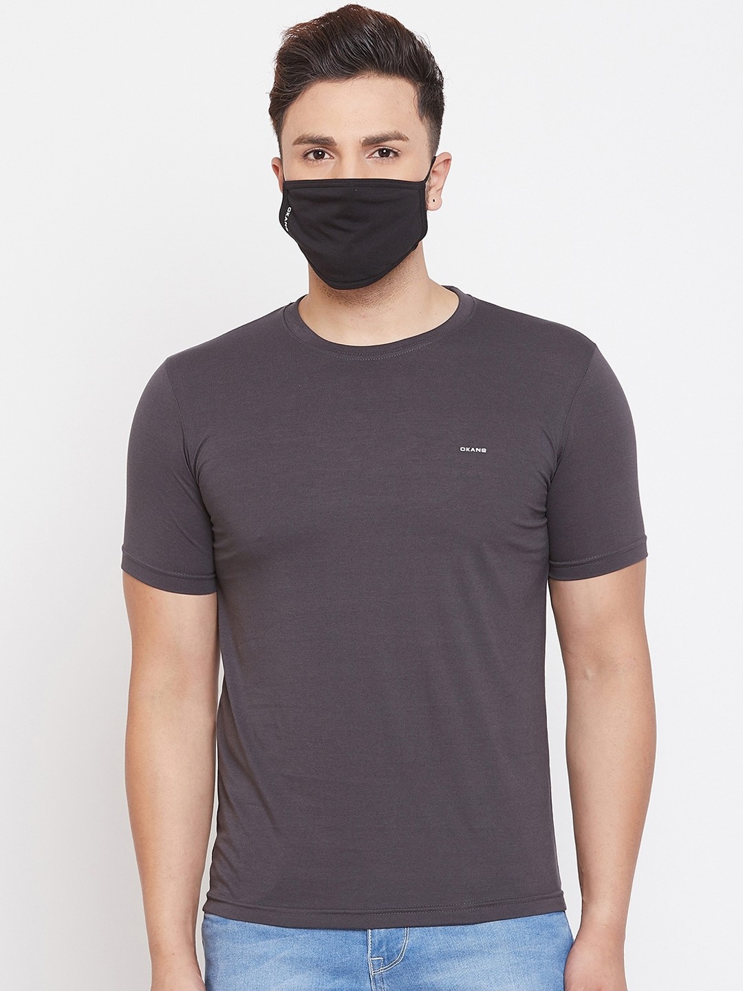 

Okane Men Charcoal Grey Solid Round Neck T-shirt